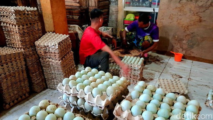 Membangun Hubungan Baik dengan Pelanggan: Kunci Sukses Distributor Telur Bebek di Lamongan